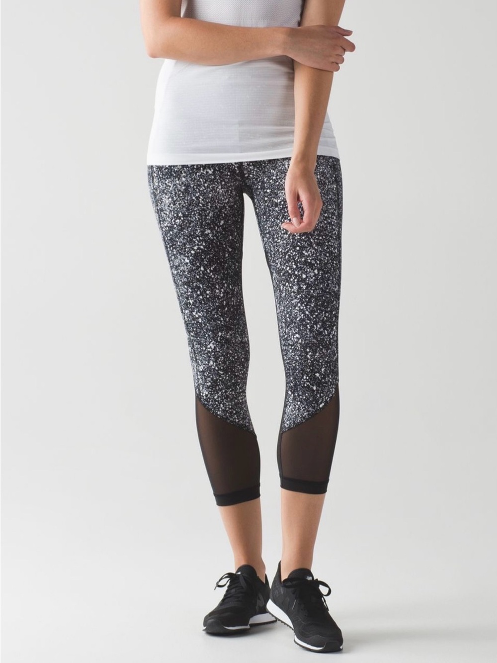 LIKE NEW LULULEMON PACE RIVAL CROP MARATHON SIZE 4 SPATTER WHITE BLACK